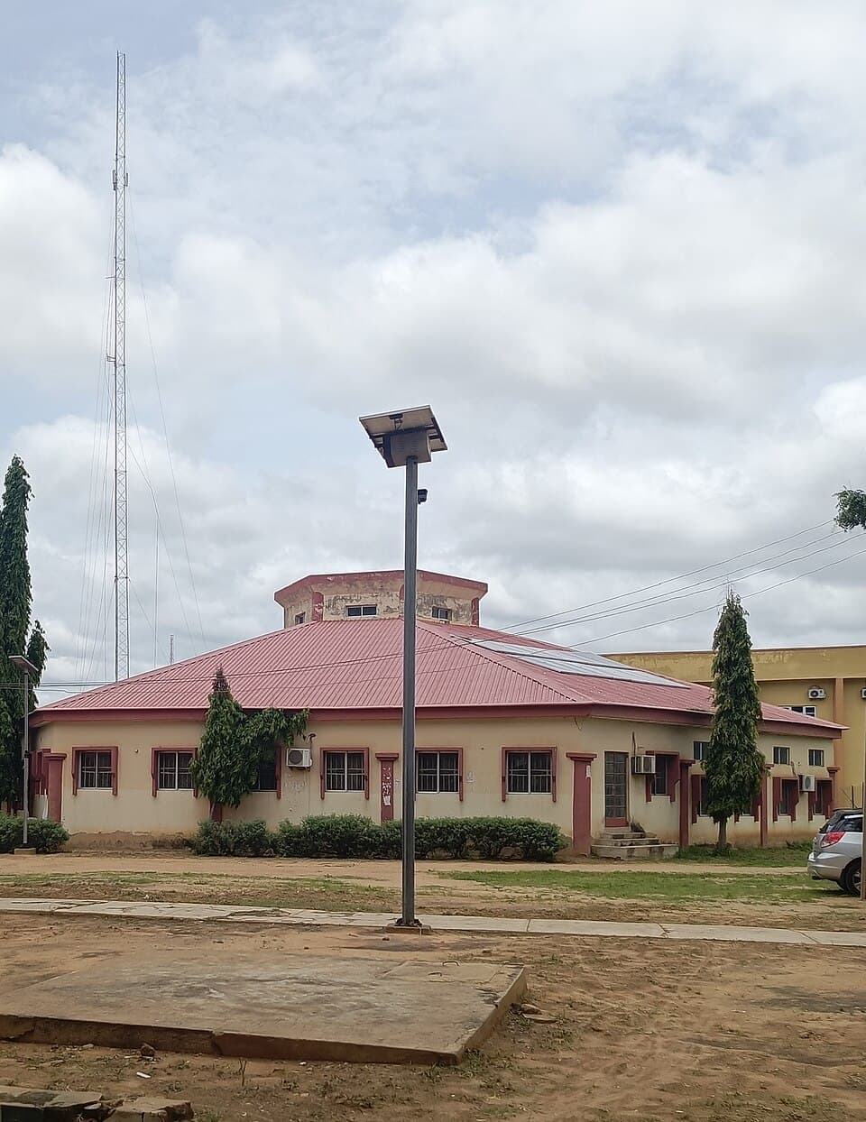 A quiet school building for junior high learning